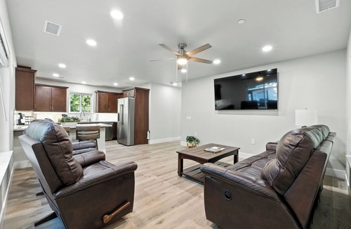 Auberry Apartment | The White House | Coveted Triplex Near Lake