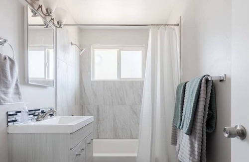 Southwest Village Apartment | This apartment is a 2 bedroom(s), 1 bathrooms, located in Scottsdale, AZ.