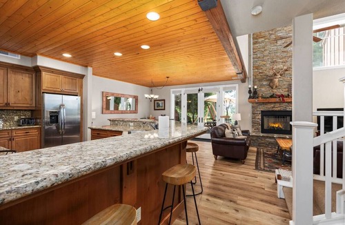 Bretz Mountain Village Condo | This condominium is a 3 bedroom(s), 2.5 bathrooms, located in Shaver Lake, CA.