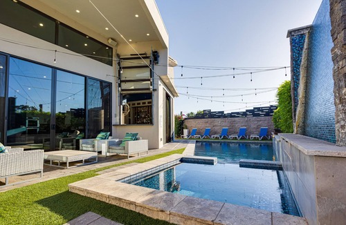 Southwest Village House | This house is a 4 bedroom(s), 4 bathrooms, located in Scottsdale, AZ.