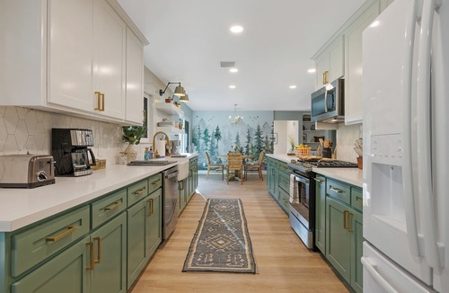 Three Rivers House | Three Oaks & Casita Kaweah, the perfect layout for entertaining your group!