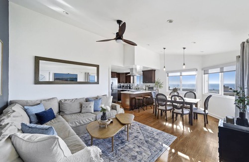El Porto Condo | Top Floor Unit with Panoramic Views Steps to the beach with 3 Parking Spots!