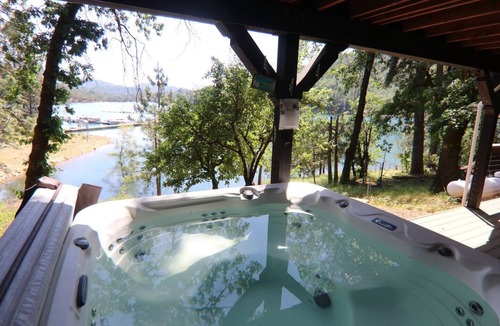 Lakehead House | Top Lakefront Oasis - Kayaks, Paddle Bd, - Shasta Lakeshore Retreat #2