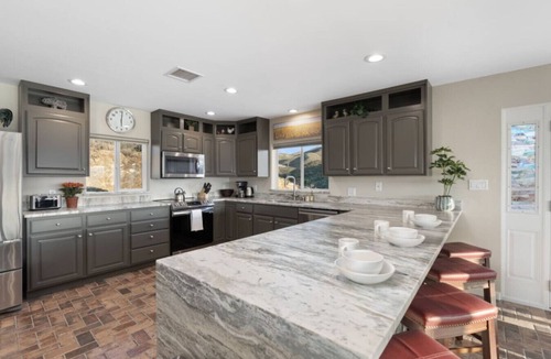 Dewey-Humboldt House | Top of the Mountain Home w/Hot Tub, Gym & Sauna!