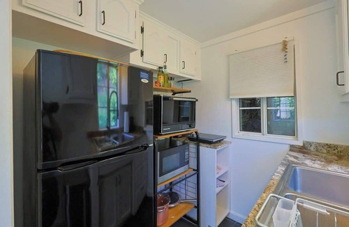 Fernwood House | Topanga 1BR Bungalow | Canyon Views + Loft | C&C