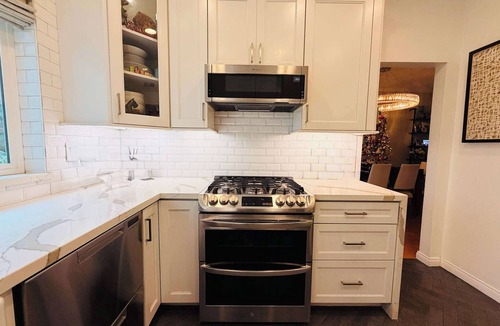 Hillcrest Condo | Townhouse - 2bed 2.5bath, Pool, Hot Tub, Gym, Shop