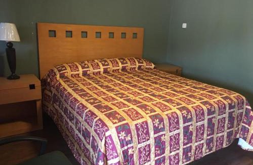 Sacramento Hotel | Townhouse Motel - West Sacramento