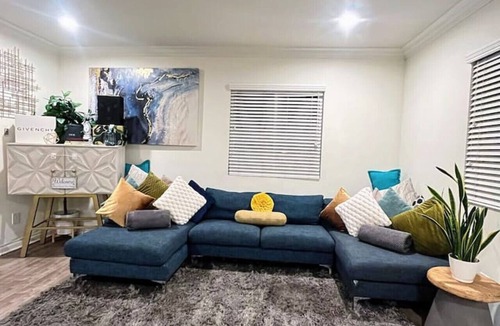 Los Angeles Apartment | TR2 4B/3Bath USC~Crypto~Sofi~Universal w/Parking