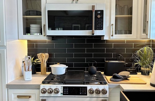 Van Nuys Cottage | Tranquil cottage with AC in charming Los Angeles