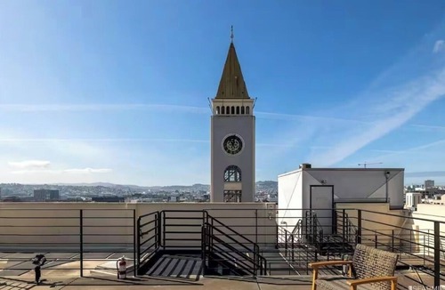 China Basin Apartment | Tranquil Historical clocktower loft with parking lot in San Francisco
