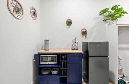 Orangevale Apartment | Tranquil Retreat: Pool, Spa, Firepit, Peloton, WFH