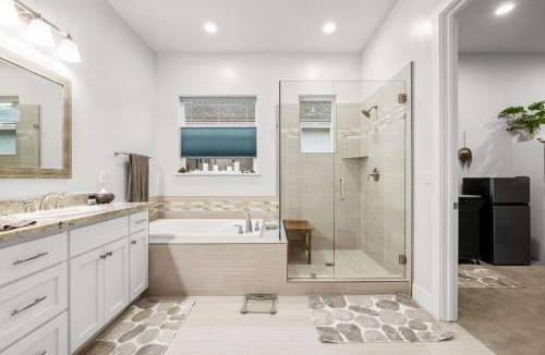 Orangevale House | Tranquil Retreat: Pool, Spa, Firepit, Peloton, WFH