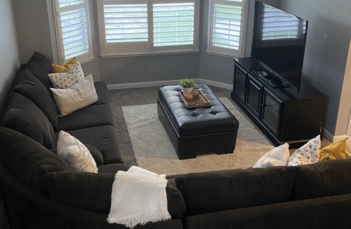Roseville House | Travel Nurse Housing in Roseville
