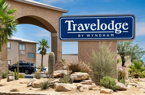 Lake Havasu City Hotel | Travelodge by Wyndham Lake Havasu