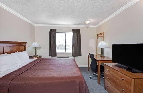 Mid Central Hotel | Travelodge by Wyndham Pasadena Central