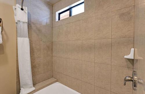 Mid Central Hotel | Travelodge by Wyndham Pasadena Central