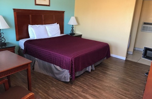 Midway District Hotel | Travelodge by Wyndham San Diego SeaWorld