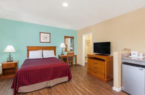 Midway District Hotel | Travelodge by Wyndham San Diego SeaWorld