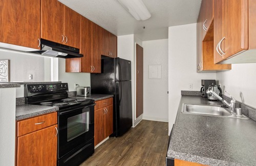 Shoreline West Apartment | Trendy Mountain View 1BR w/Pool & Gym, nr Safeway, by Blueground