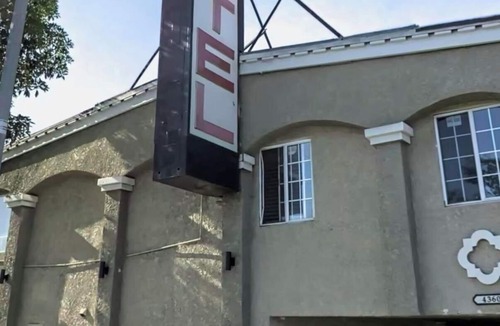 Bell Hotel | Tropic west Motel