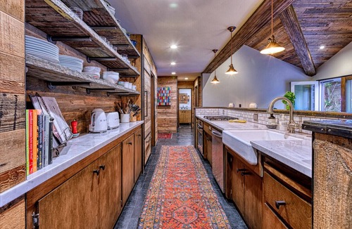 Tahoe City House | Truckee River House | Sleeps 10 | Min to Palisades