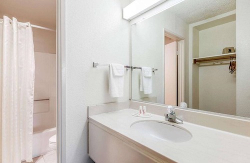 West Park Community Hotel | Truestay Inn