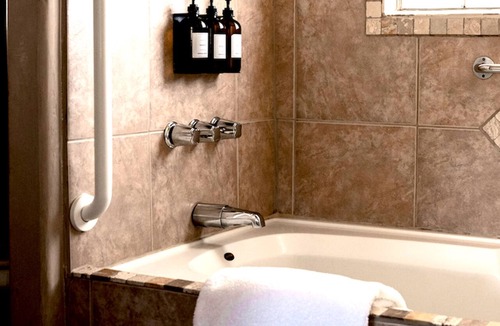 Cornville House | Tucked among pines on 1.3 dark-sky acres, this secluded king suite features a kitchenette, deep soaking tub, and patio with rocking chairs & grill. Stargaze beneath towering trees, explore lush gardens, and savor proximity to Page Springs vineyards.
