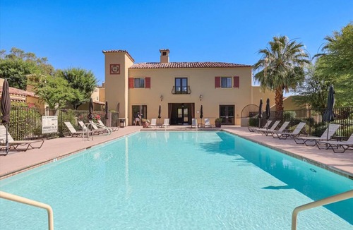 Baristo House | Tuscan-Inspired 3-Bedroom Oasis - Walkable Downtown Palm Springs Escape
