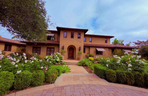 Los Gatos Villa | Tuscan Vineyard Estate: Luxurious 5-bed 5-bath pool+spa SJC/SFO/Santa Cruz beach