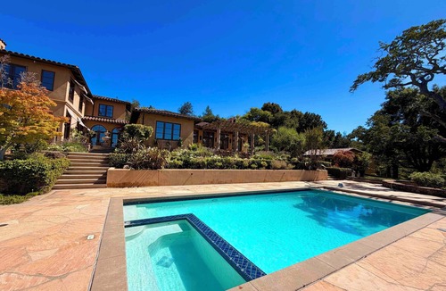 Los Gatos Villa | Tuscan Vineyard Estate: Luxurious 5-bed 5-bath pool+spa SJC/SFO/Santa Cruz beach