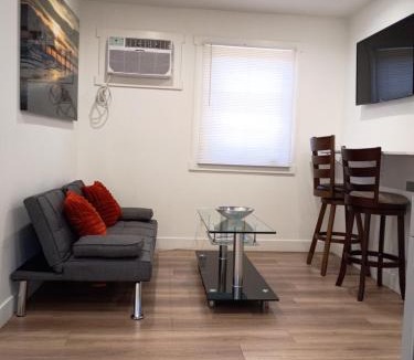 Montecito Heights Apartment | Two Apartments Together Near Dodger Stadium Sleeps up to 8