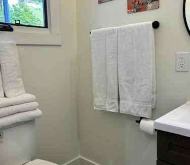 Montecito Heights Apartment | Two Apartments Together Near Dodger Stadium Sleeps up to 8