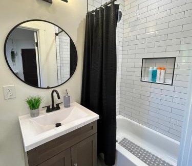 Montecito Heights Apartment | Two Apartments Together Near Dodger Stadium Sleeps up to 8