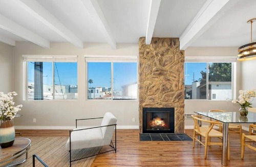 Venice Apartment | Two Bedroom Beachside Residence with Rooftop Views