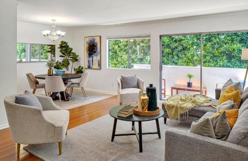 Tri-West Apartment | Two Bedroom Residence with Pool and Spa Access