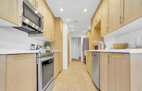 Beverly Hills Apartment | Two Bedroom Residence with Resort Style Amenities
