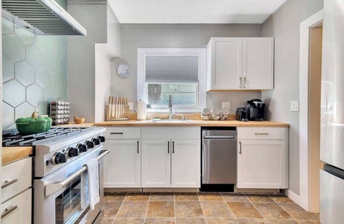 Paso Robles House | UNDeR THE OaKS-Hot Tub & Walk Downtown