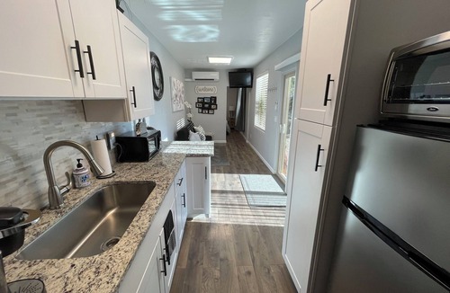 Anthem Cottage | Unique 1-bdrm poolhouse with 24hr access to Pool & Jacuzzi