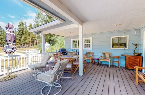 Calpine House | Unique 3BR: Mountain Views, Hot Tub & Wood Stove