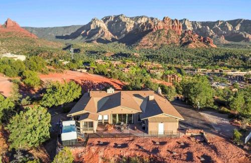 Uptown Sedona House | Unrivaled views Large uptown home wIth SwimSpa and Sauna