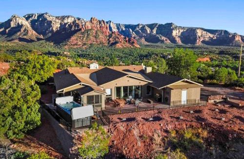 Uptown Sedona House | Unrivaled views Large uptown home wIth SwimSpa and Sauna