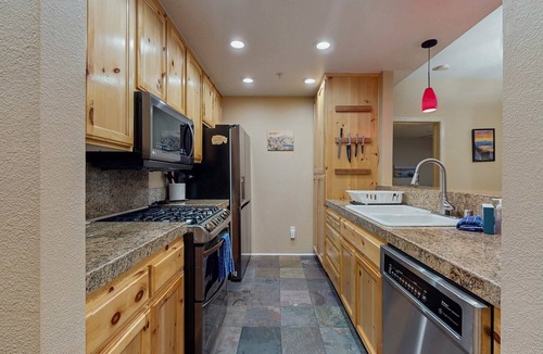 Olympic Valley Condo | Updated condo near ski resort with heated pool, hot tub, fireplace, balcony, W&D