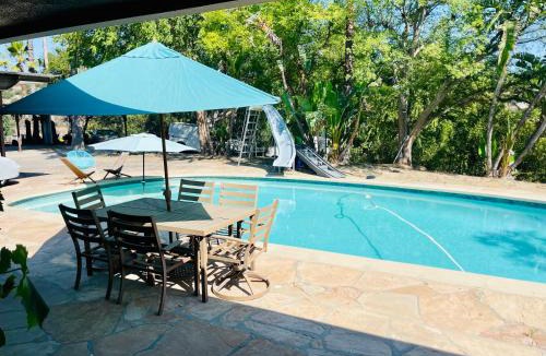 Encino House | Updated Paint Floor Female ONLY 130sqft Private Room 6500sqft Home VIEW Pool Gated Long Driveway 2Acre Estate BB