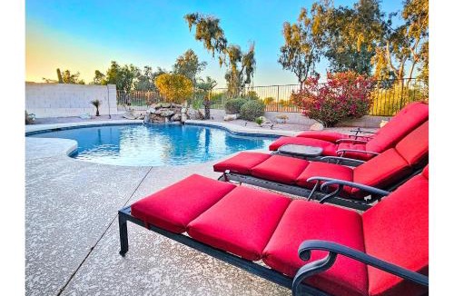 Legacy House | Upgraded Golf Oasis, Heated Pool, BBQ Pet Friendly