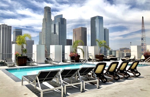 Historic Core Apartment | Upscale Corner Loft in Historic Core with Rooftop Pool and Loungue