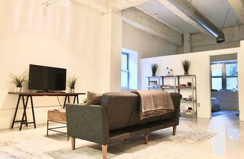Historic Core Apartment | Upscale Corner Loft in Historic Core with Rooftop Pool and Loungue