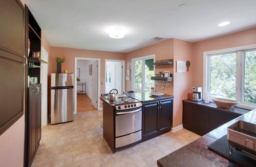 Rossmoyne House | UPSCALE GUEST HOUSE IN THE HILLS