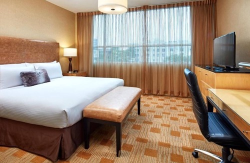 Beverly Grove Hotel | Upscale Urban Stay | Onsite Parking | 0.9 mi to The Grove