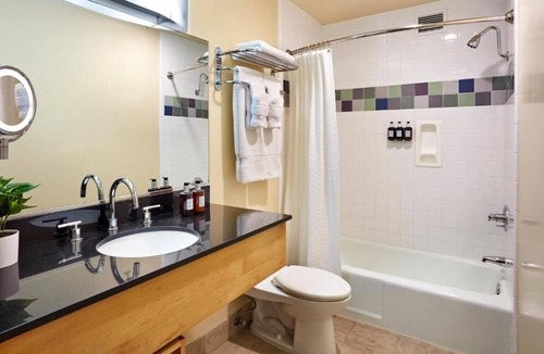 Beverly Grove Hotel | Upscale Urban Stay | Onsite Parking | 0.9 mi to The Grove