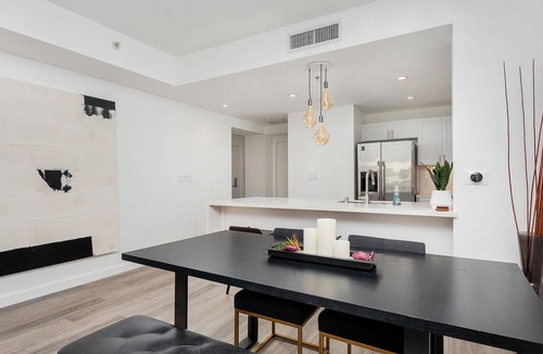 Columbia Condo | Urban Hi-Tech 2 BR Escape in Little Italy~Near Bay, Gas Lamp & Beaches!